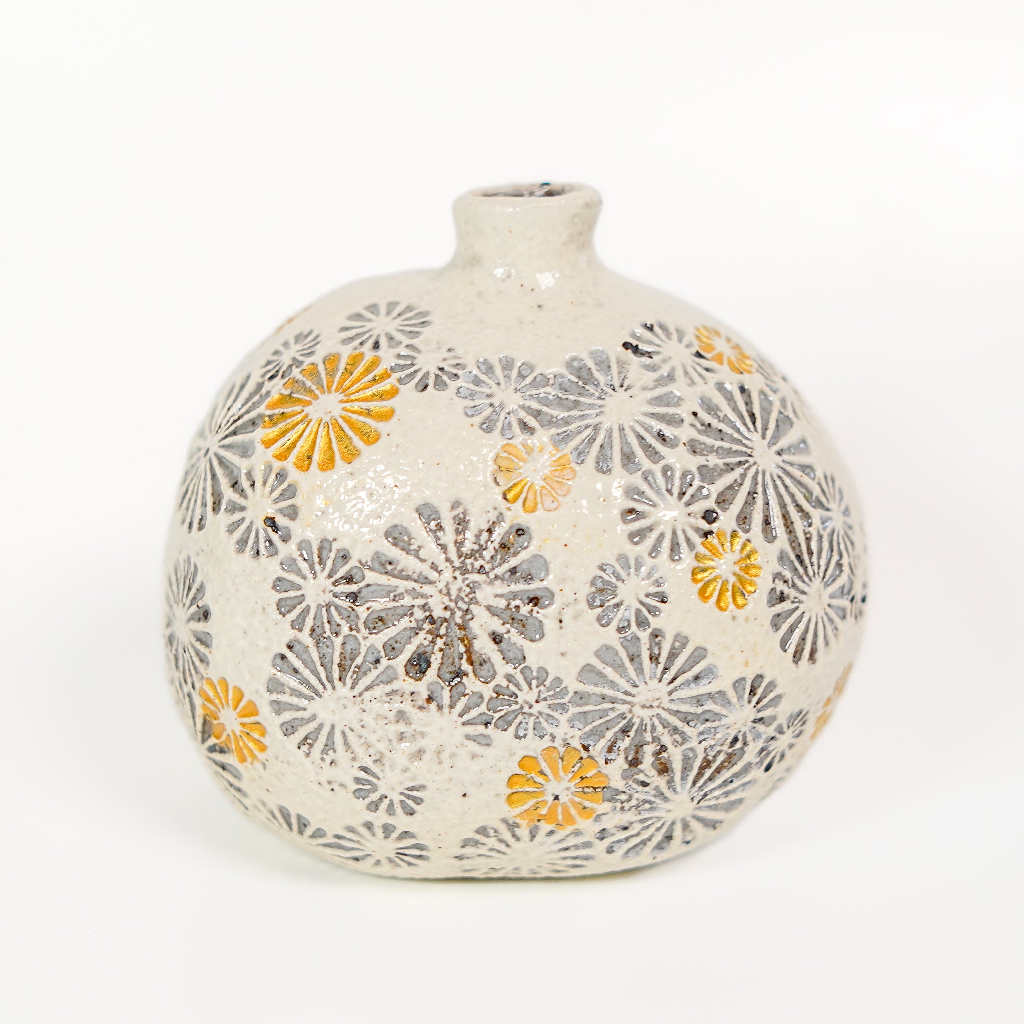 Mishima Golden Overglaze Oval Flower Vase - White