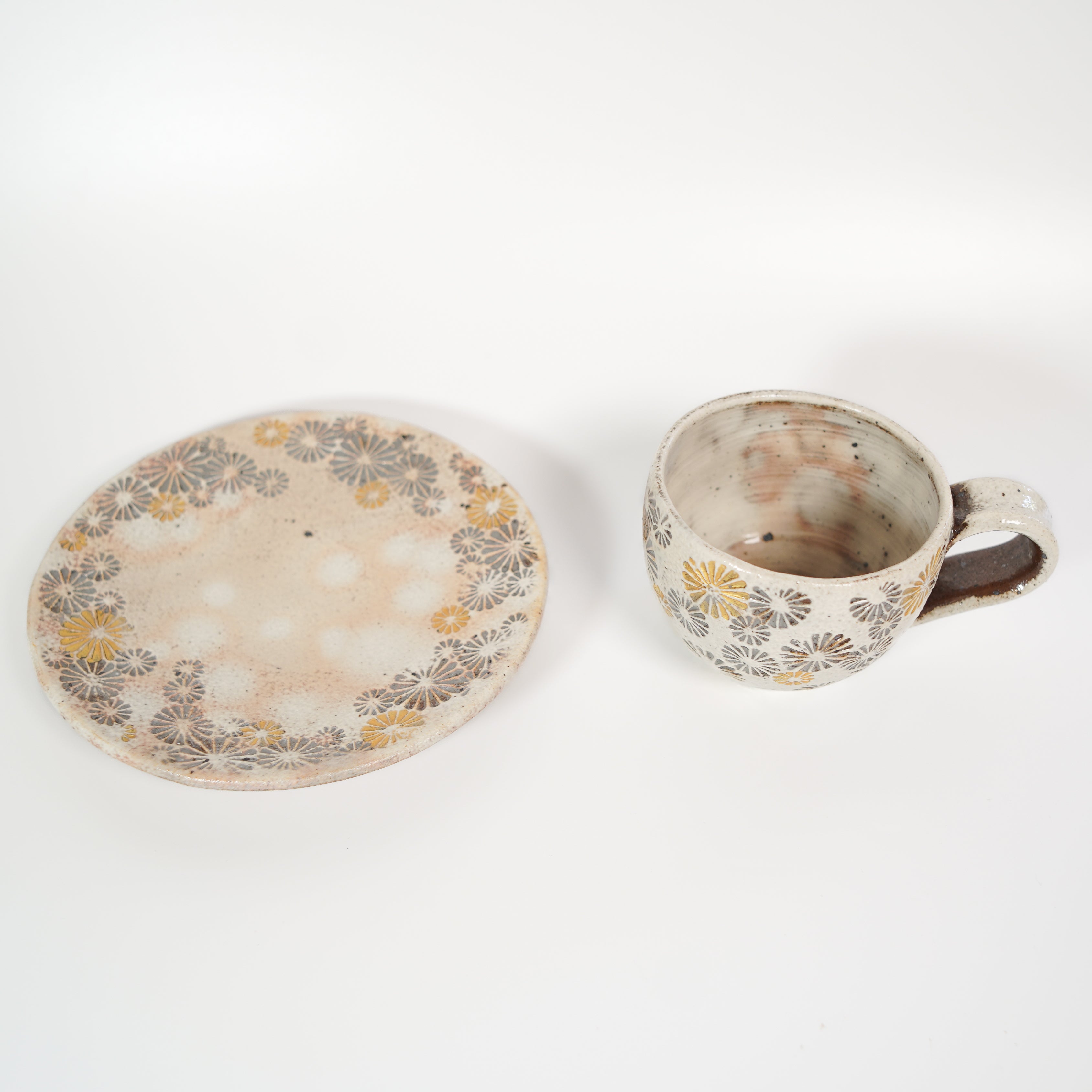 Mishima Golden Overglaze Cup and Saucer - White